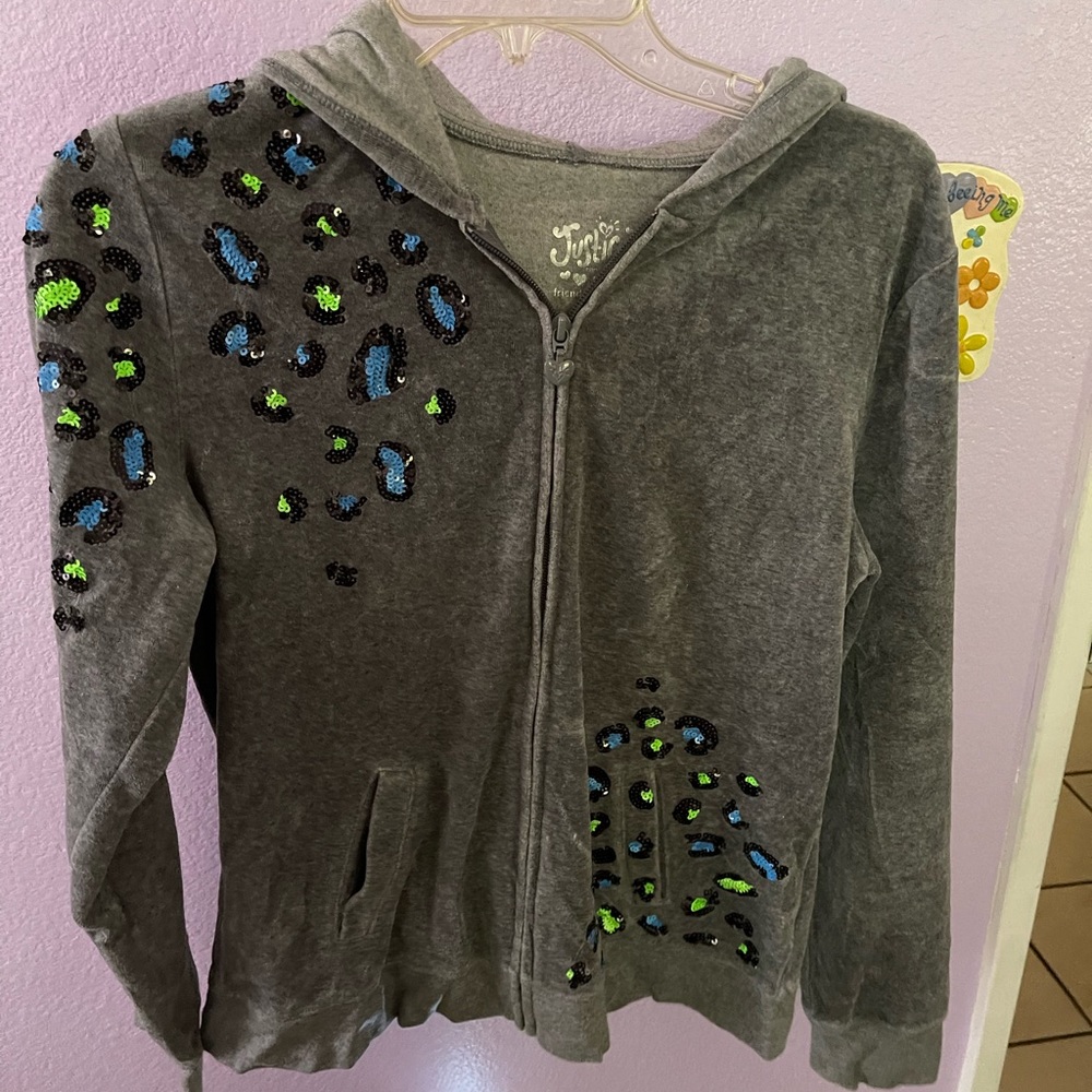 girls gray sweater !
